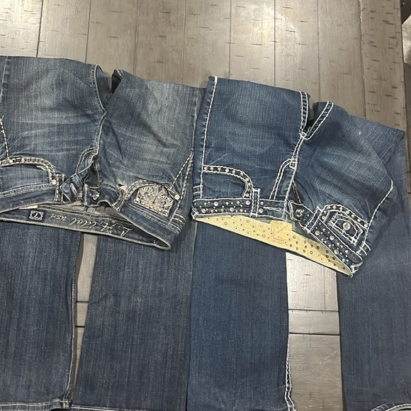 Women's Blue Jeans with Embellished Pockets - Picture 3 of 11